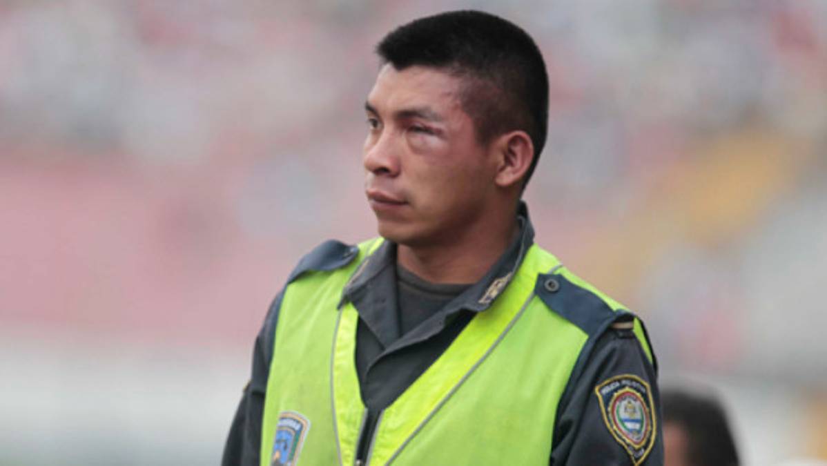 Aficionados del Olimpia agreden a policías