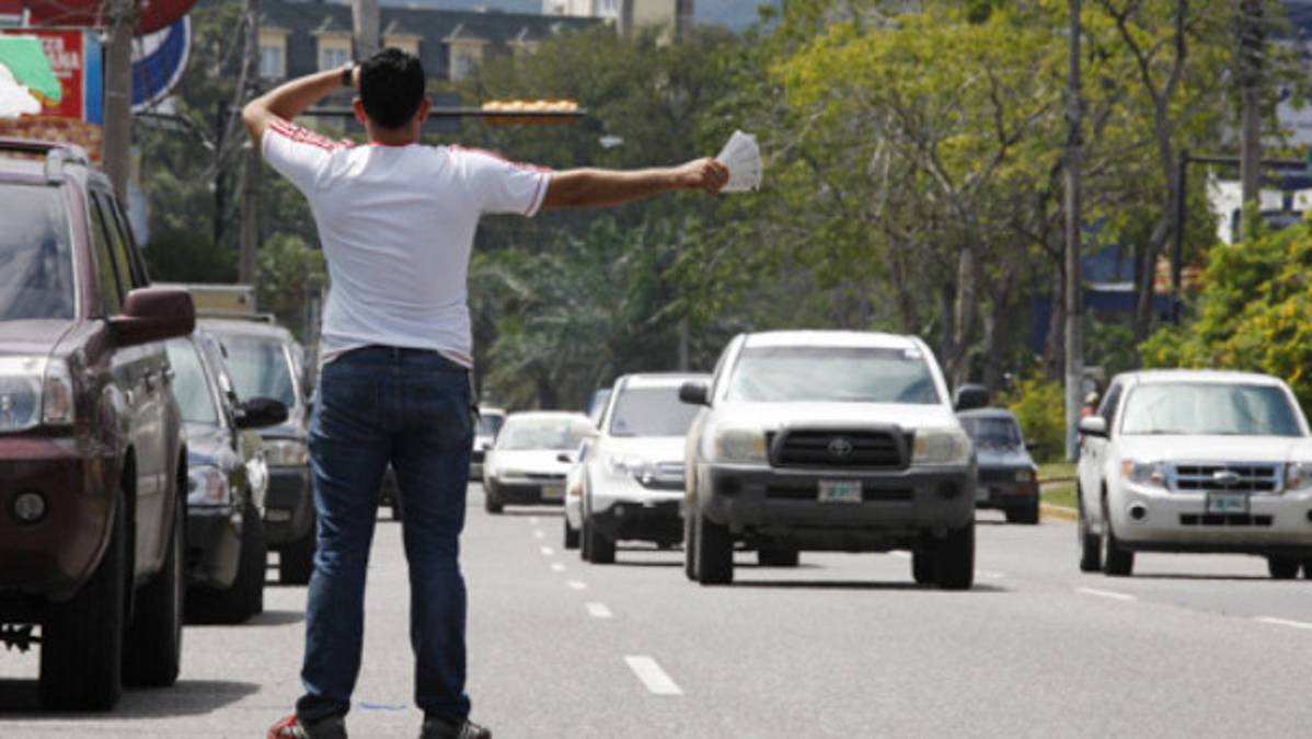 El mercado negro hace 'su diciembre” con boletos del Honduras-México