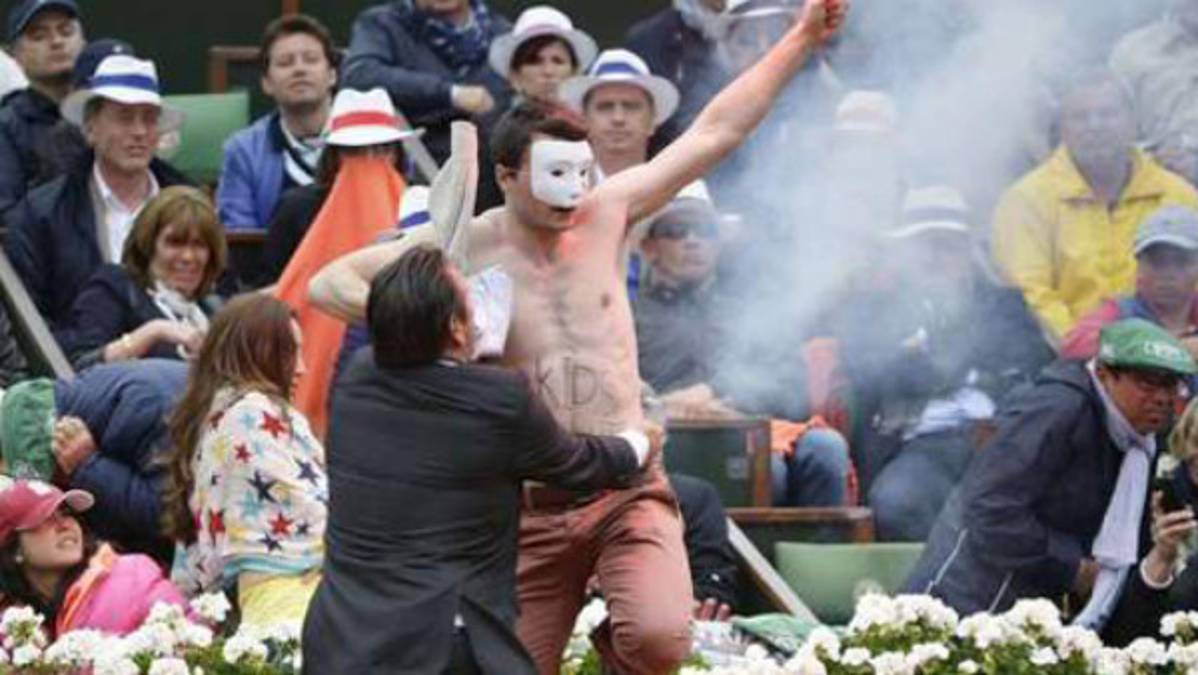 VIDEO: Polémica protesta en medio de final de Roland Garros