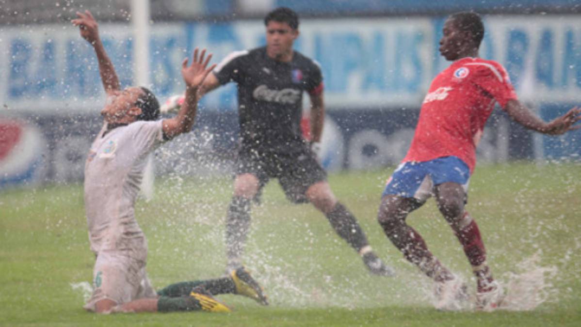 El árbitro le quita el triunfo al Olimpia