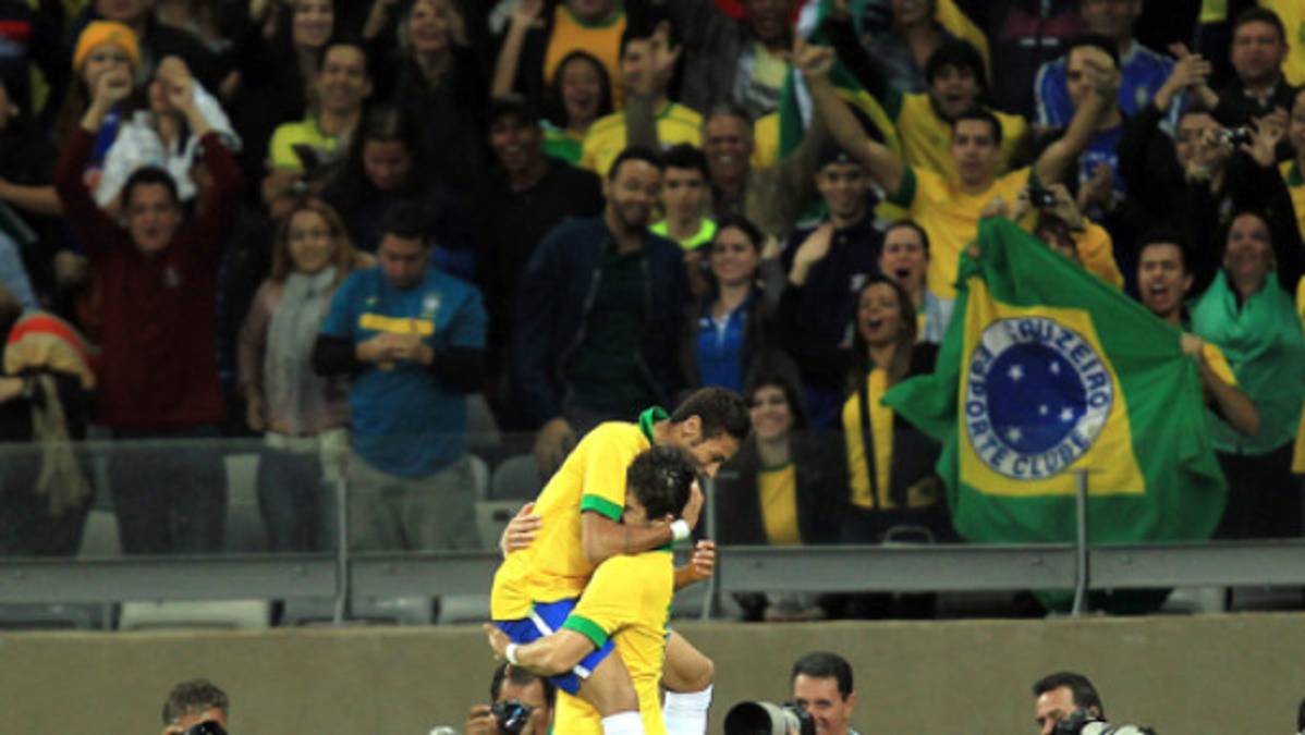 Brasil empata con Chile y sale silbado por su afición