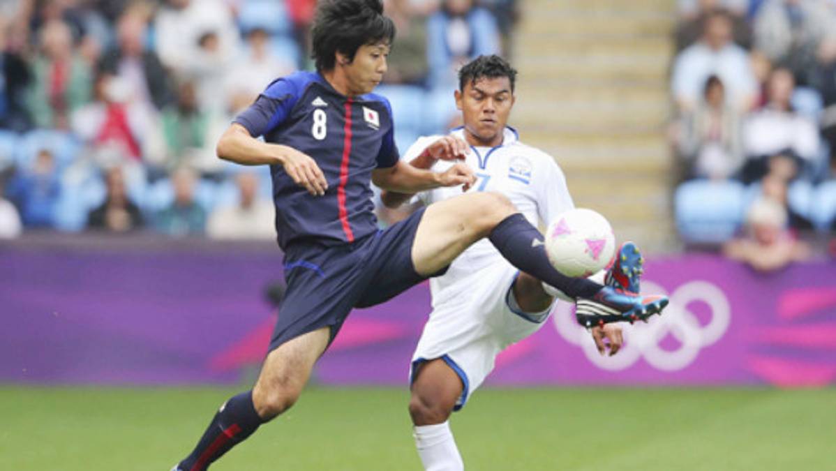 FIFA ha destacado actuaciones de Mario Martínez y Roger Espinoza