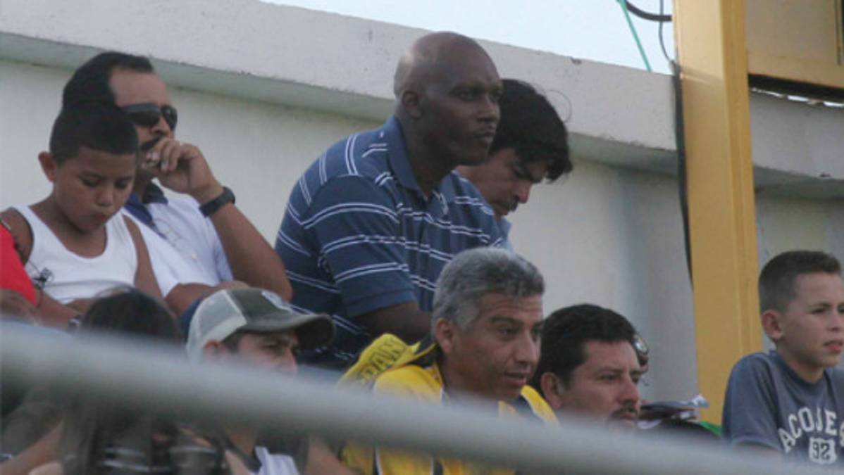 Olimpia goleó ante la mirada de Sambulá