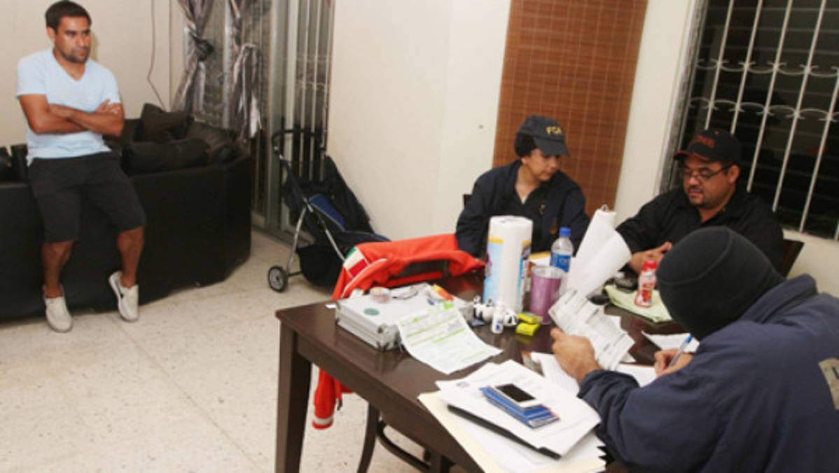 Allanan casas de futbolistas salvadoreños