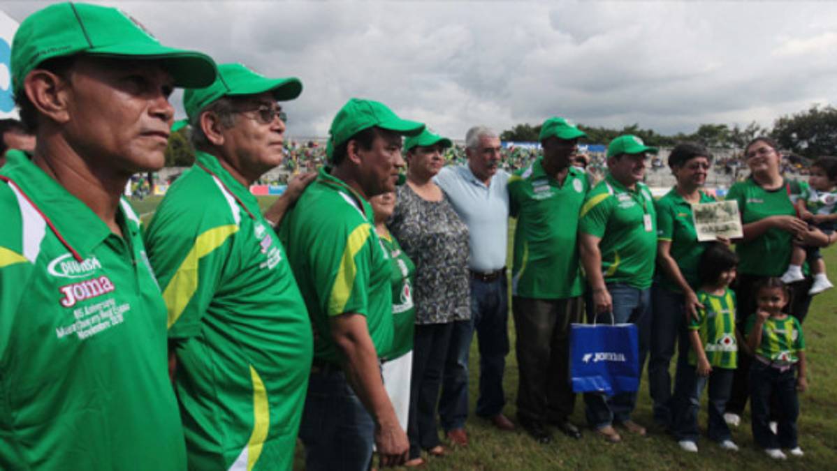 Chelato y Keosseián reciben homenaje por parte del Marathón