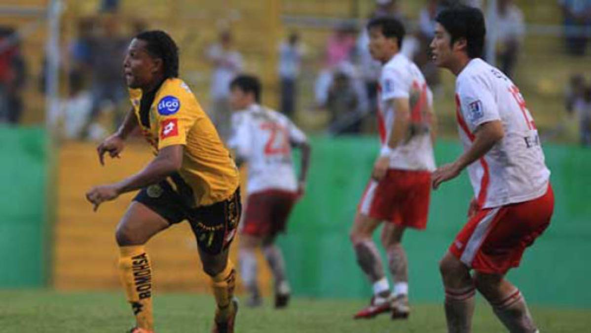 Carlos Pavón salvó al Real España