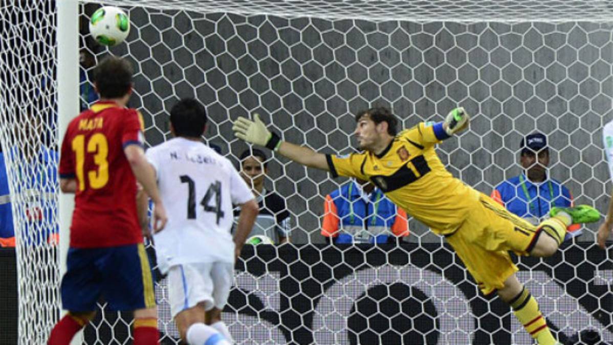 España debuta con triunfo sobre Uruguay