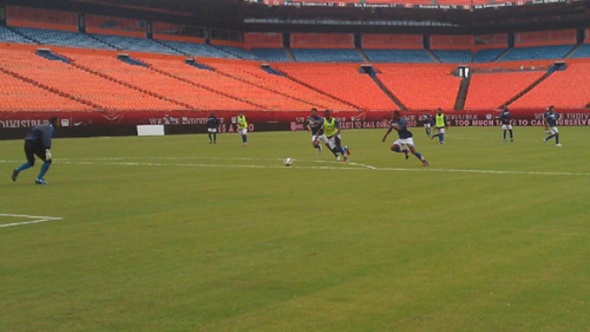 Honduras entrenó con lluvia en Miami