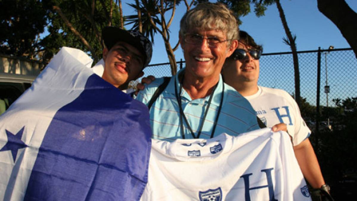 Bora no se perdió la fiesta catracha