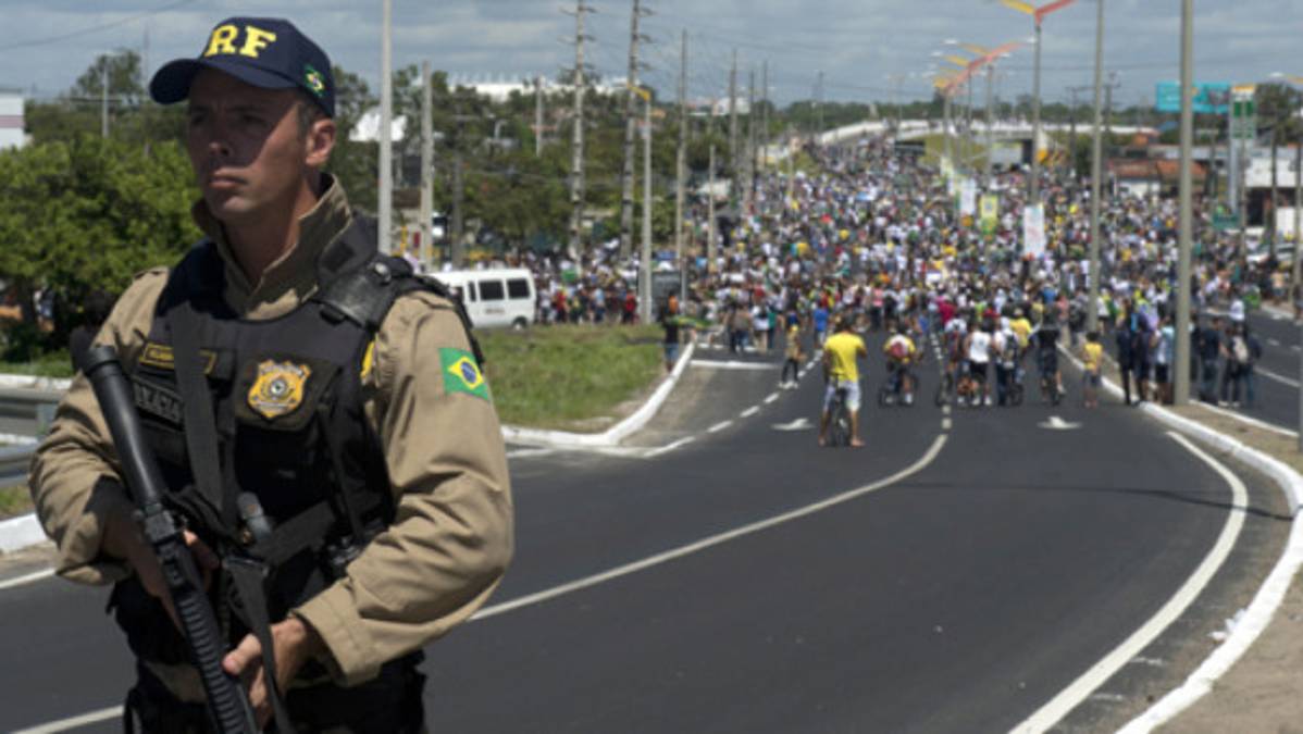 Protestas empañan la previa del Brasil-México