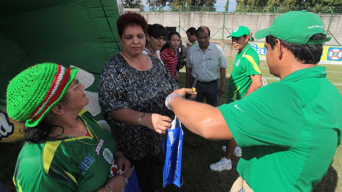 Chelato y Keosseián reciben homenaje por parte del Marathón