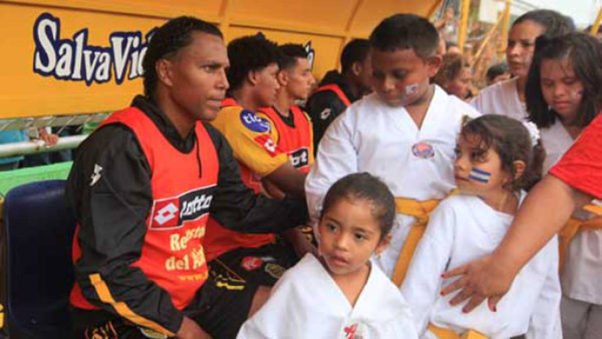 Carlos Pavón salvó al Real España