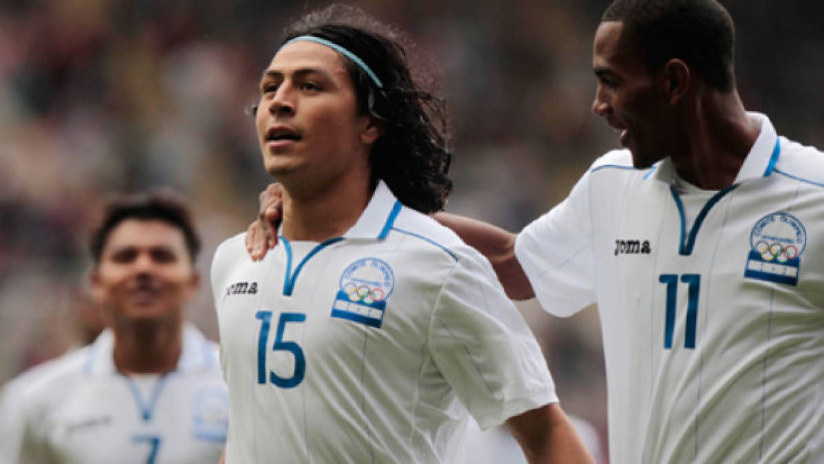 Roger Espinoza, ovacionado en Newcastle