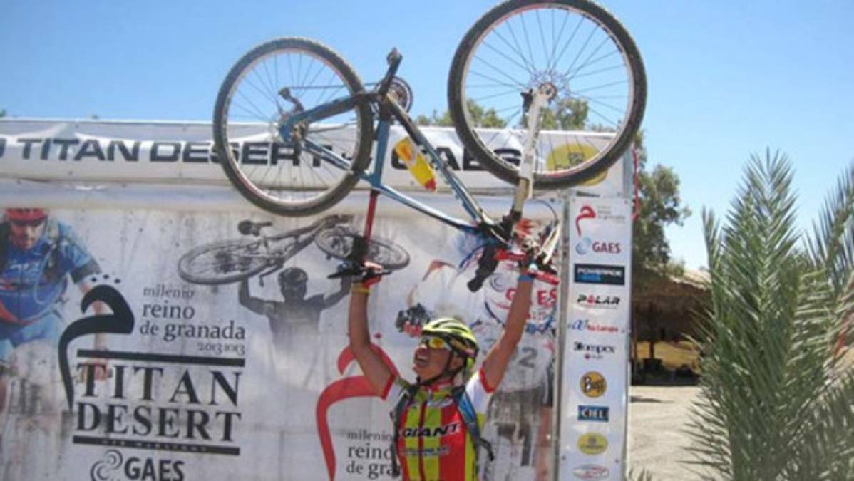 Hondureño Milton Ramos gana etapa de ciclismo en desierto del Sahara