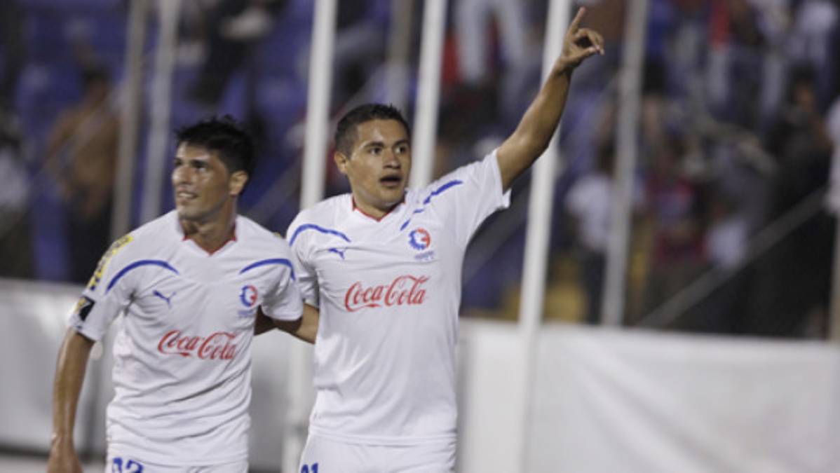 Roger Rojas mete al Olimpia a la pelea