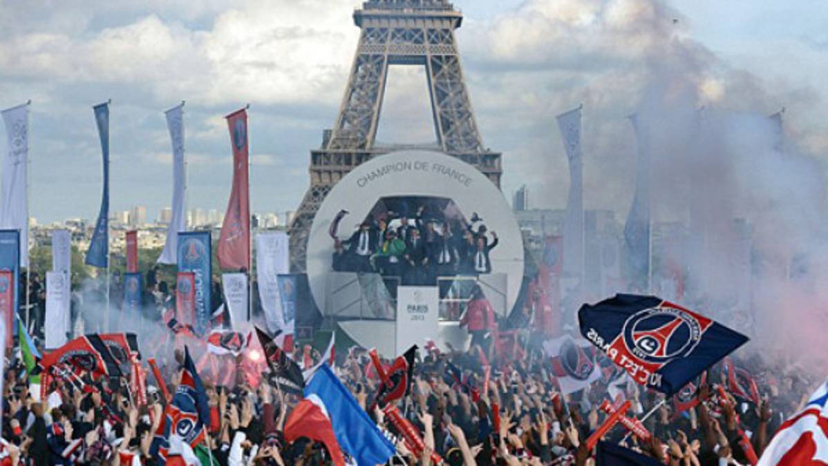 Entre incidentes, el PSG recibió el trofeo de campeón de Francia
