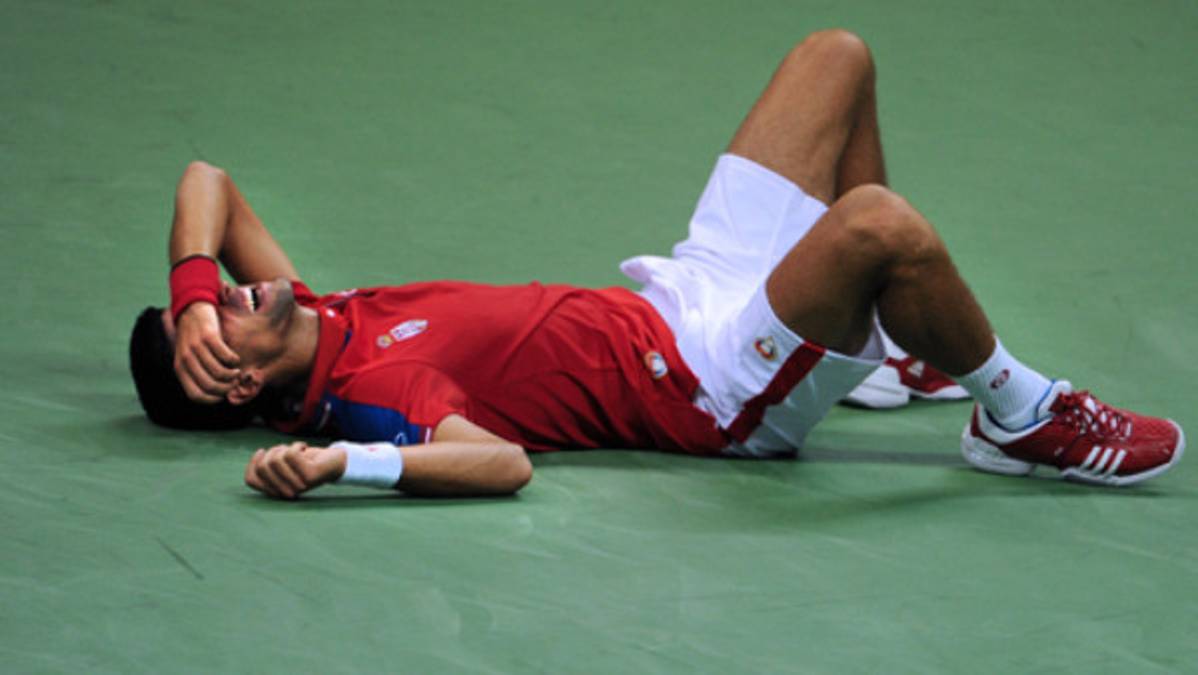 Lesión deja a Djokovic llorando y eliminado