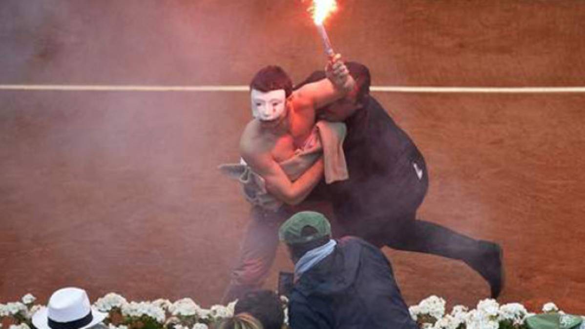 VIDEO: Polémica protesta en medio de final de Roland Garros