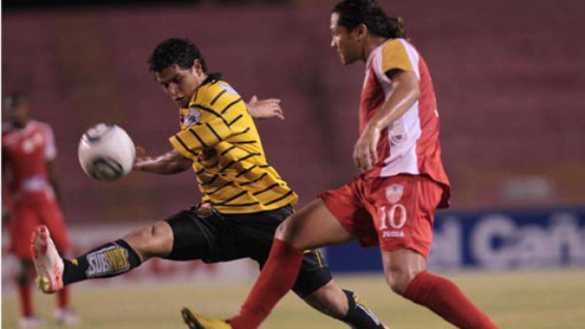 Real España recupera el primer lugar