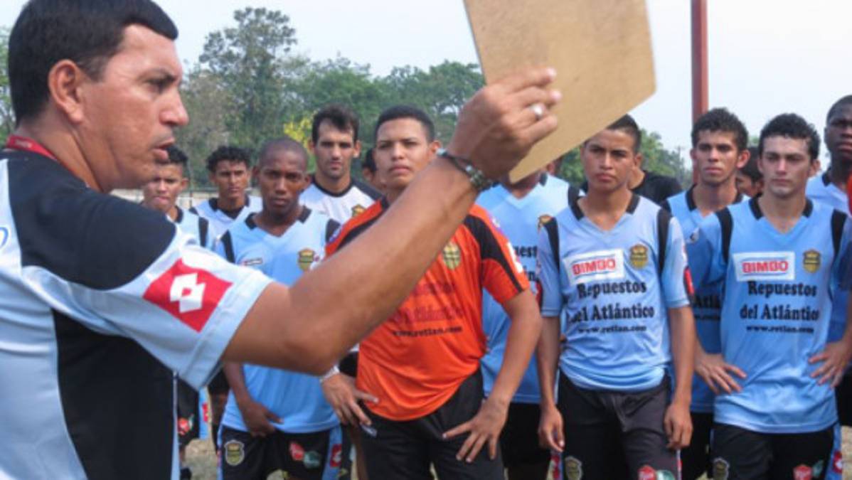 Claudio Cardozo entrena con las reservas de Real España