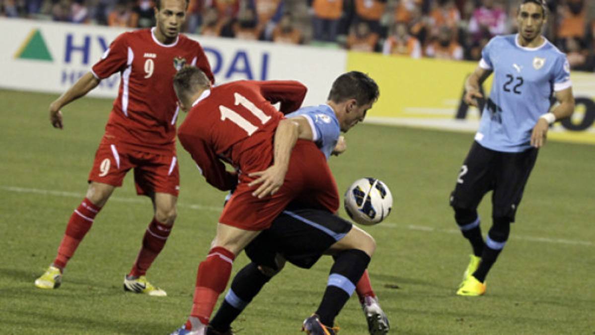 Uruguay golea a Jordania y acaricia el Mundial de Brasil