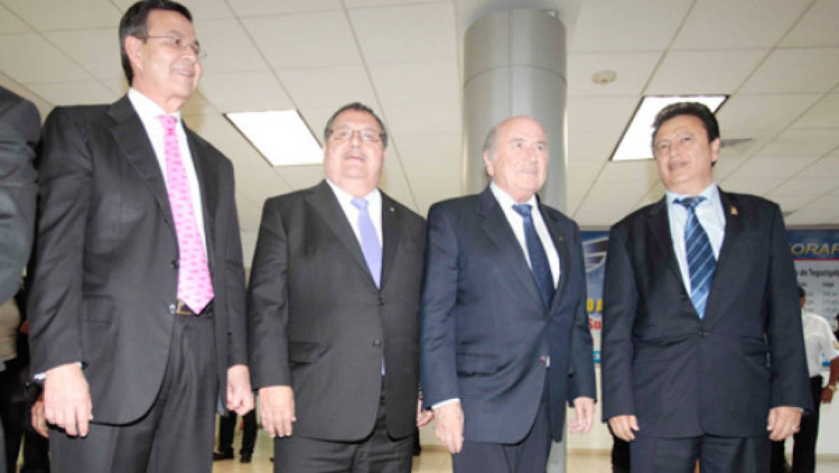 Blatter llegó blindado a Honduras