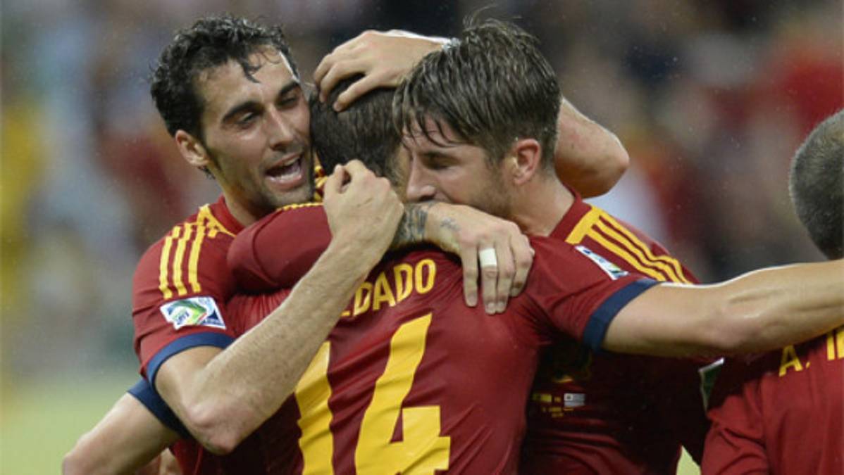 España debuta con triunfo sobre Uruguay