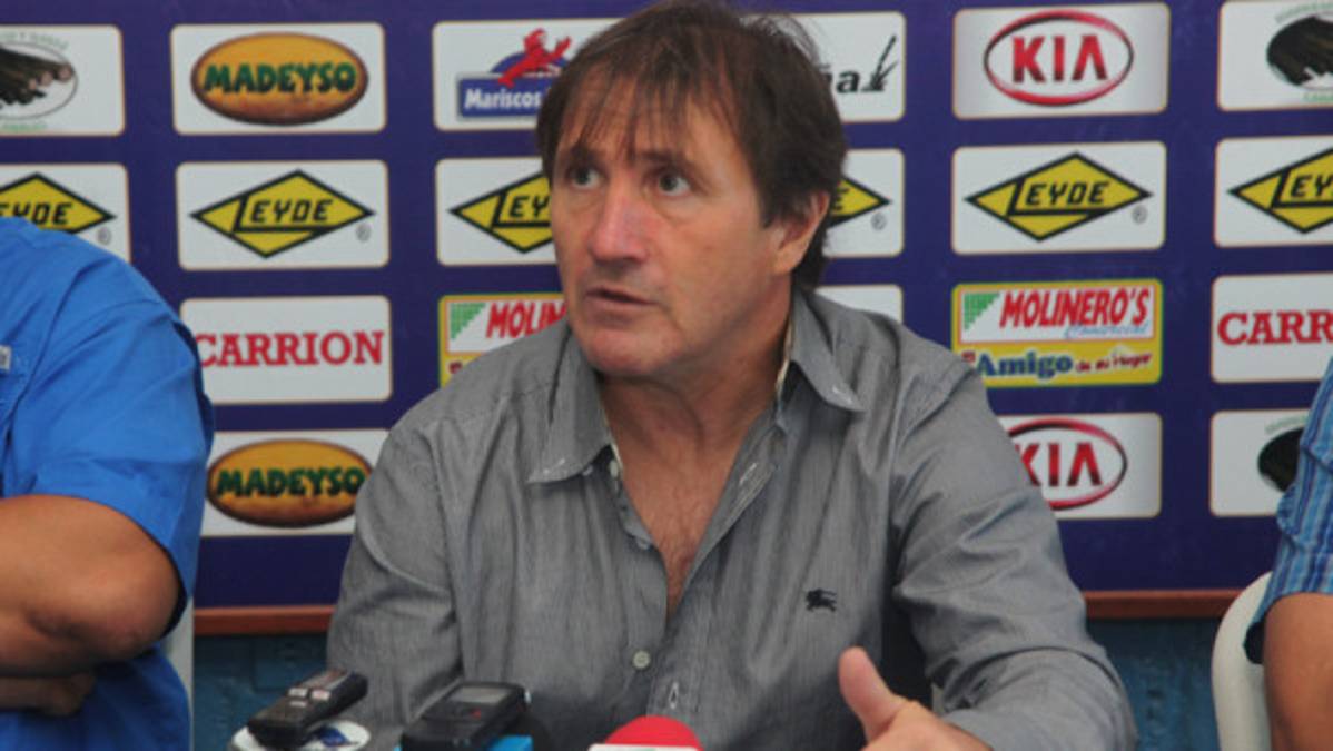 Victoria presenta a su nuevo Director Deportivo