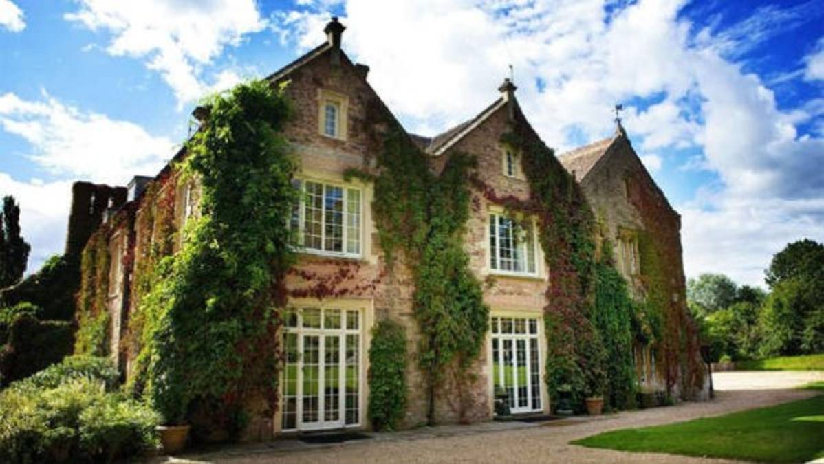 Multimillonario de 72 años busca joven esposa para darle castillos y su herencia