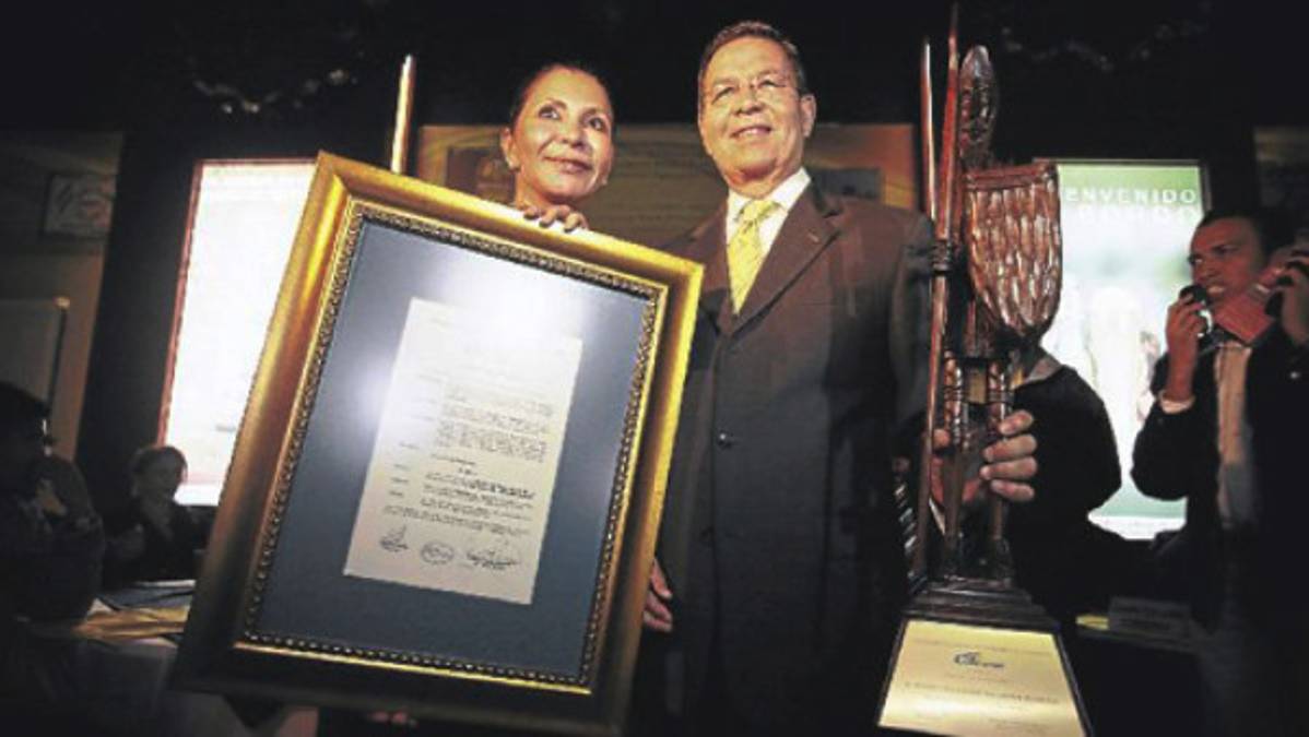 Premian a Rafael Callejas por sus logros