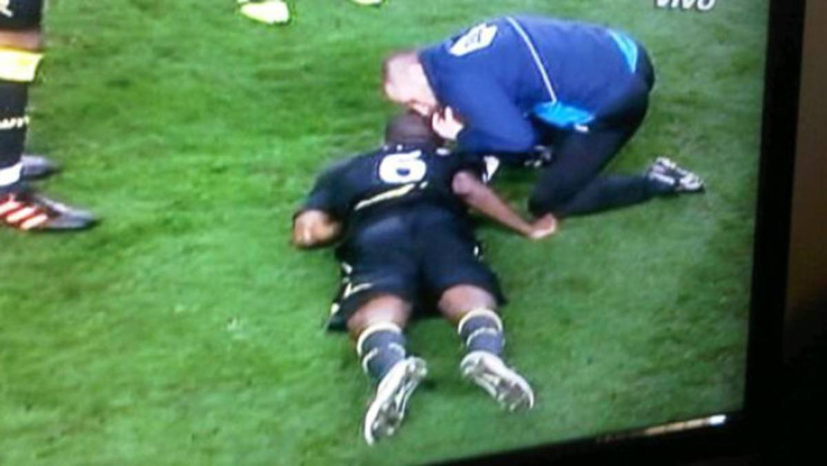 Muamba está en 'estado crítico'