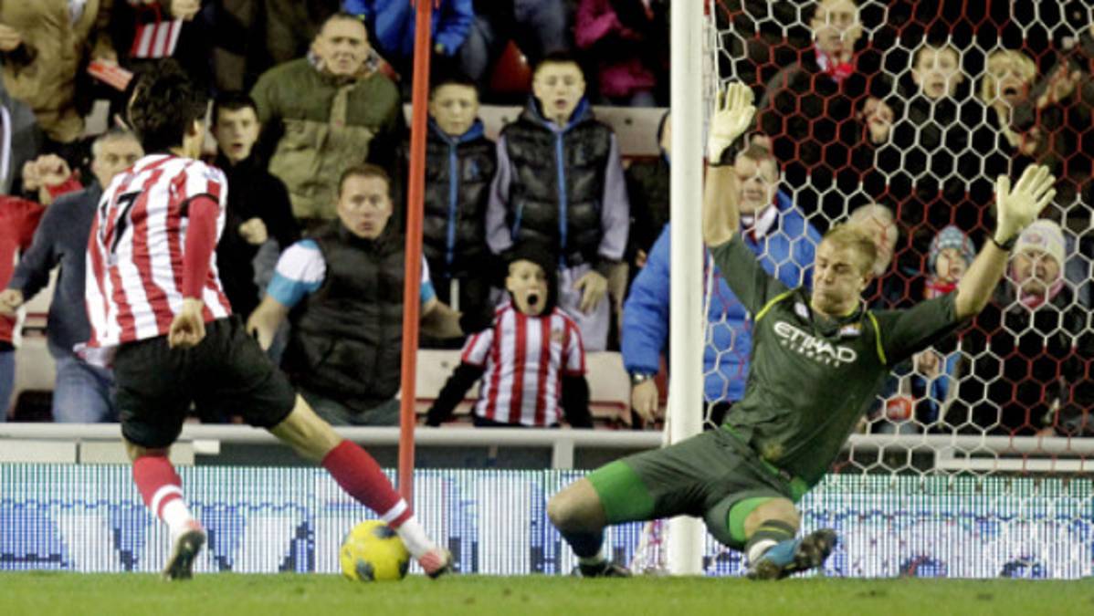 Sunderland deja en fuera de juego al City y le hace un favor al United