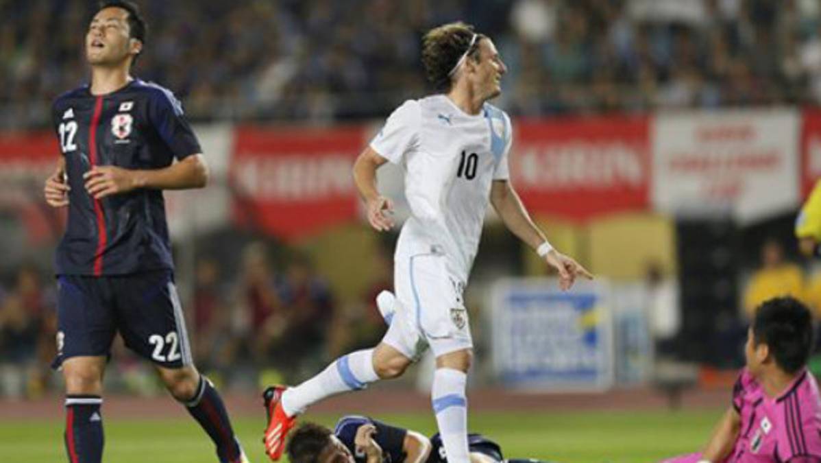 Con doblete de Forlán, Uruguay vence 4-2 a Japón en amistoso