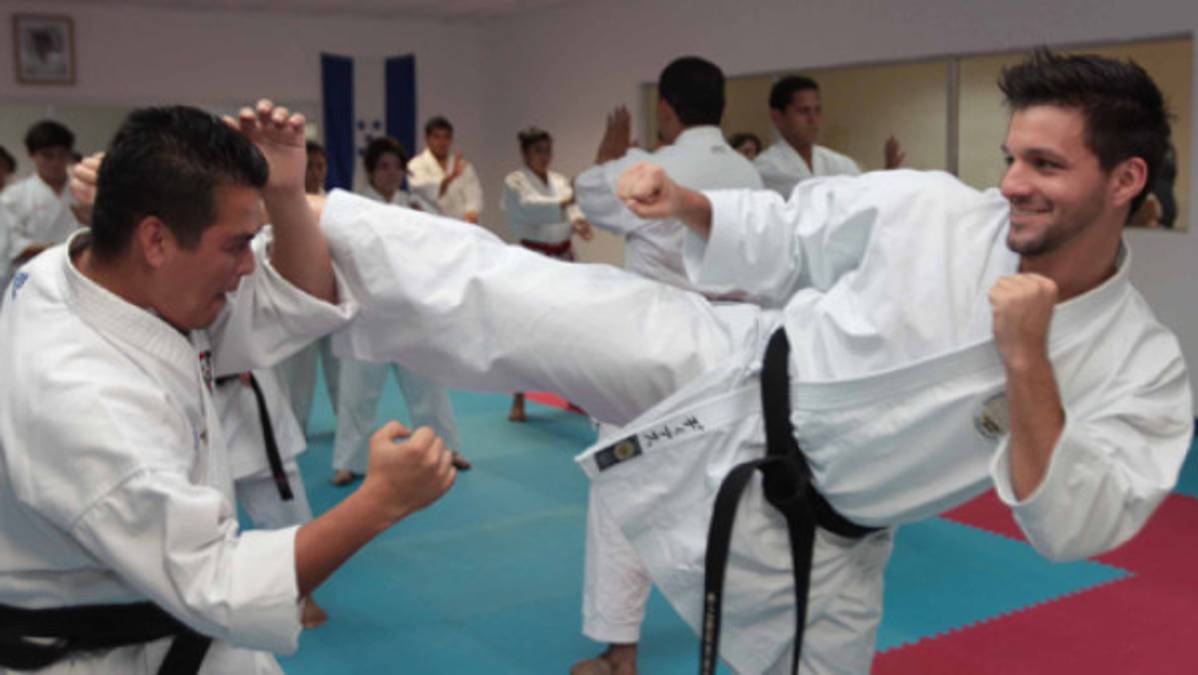 Diez no se le rajó al campeón mundial en Kata
