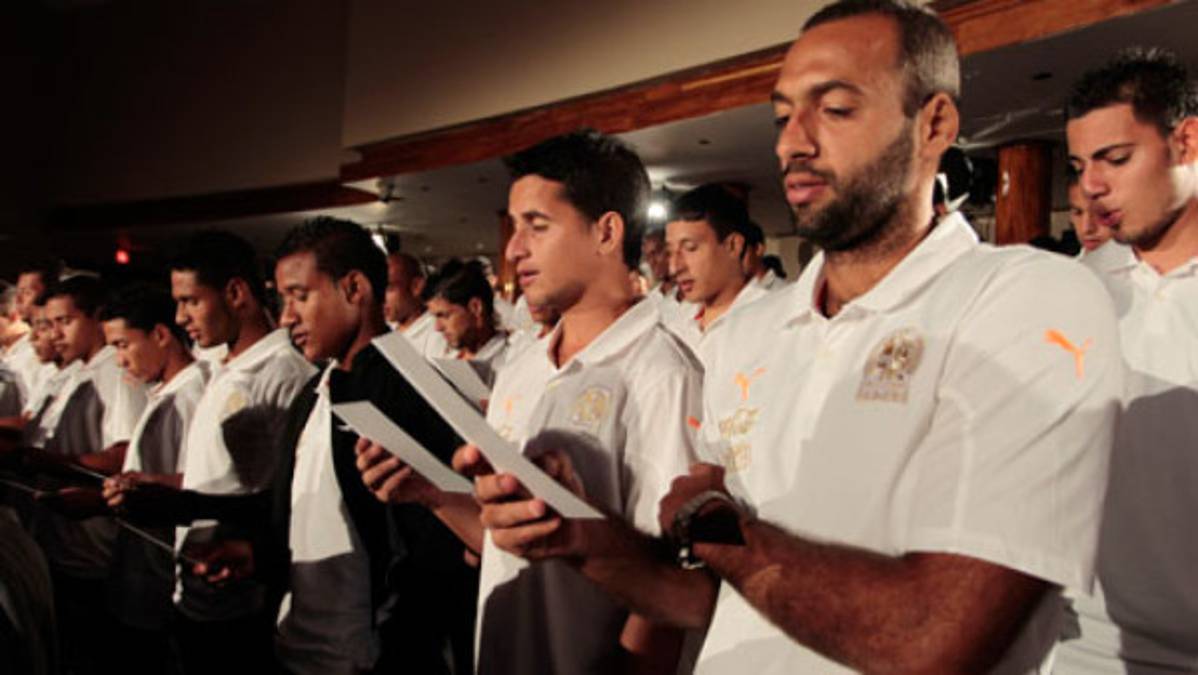 Olimpia presenta himno de su centenario