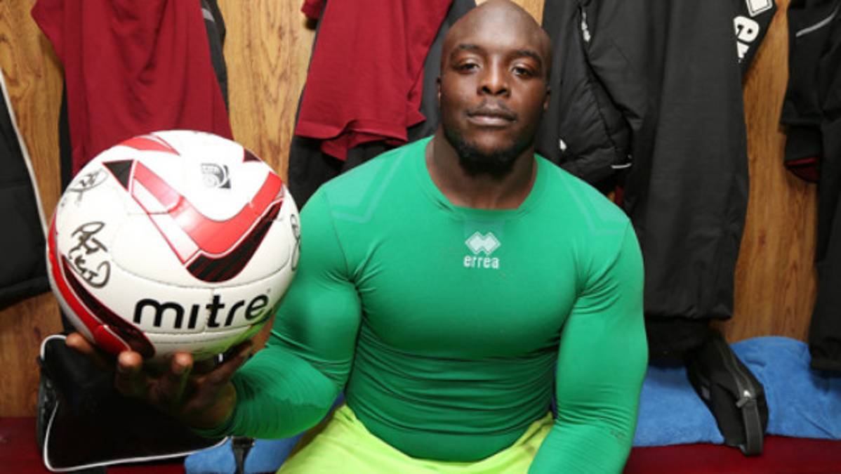 Adebayo Akinfenwa, el futbolista más grande y pesado del mundo