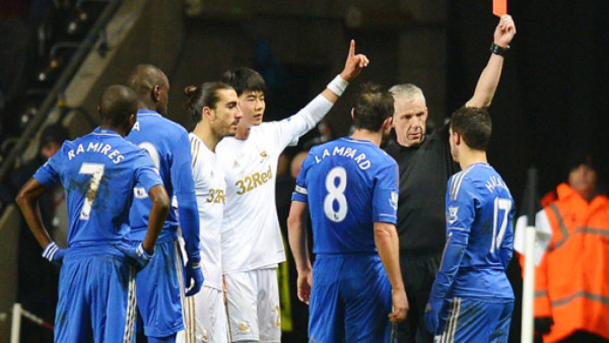 Violenta patada de Eden Hazard a un recogepelotas