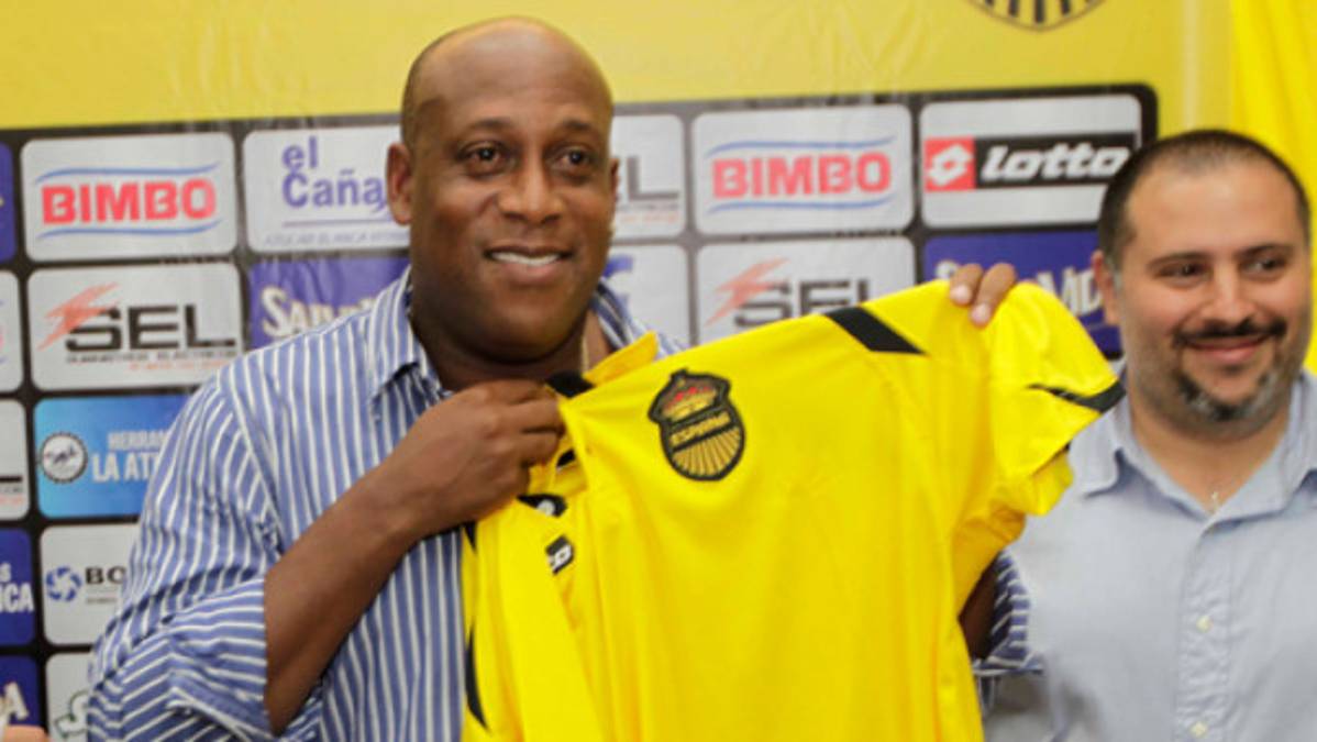 Hernán Medford ya se viste de Real España