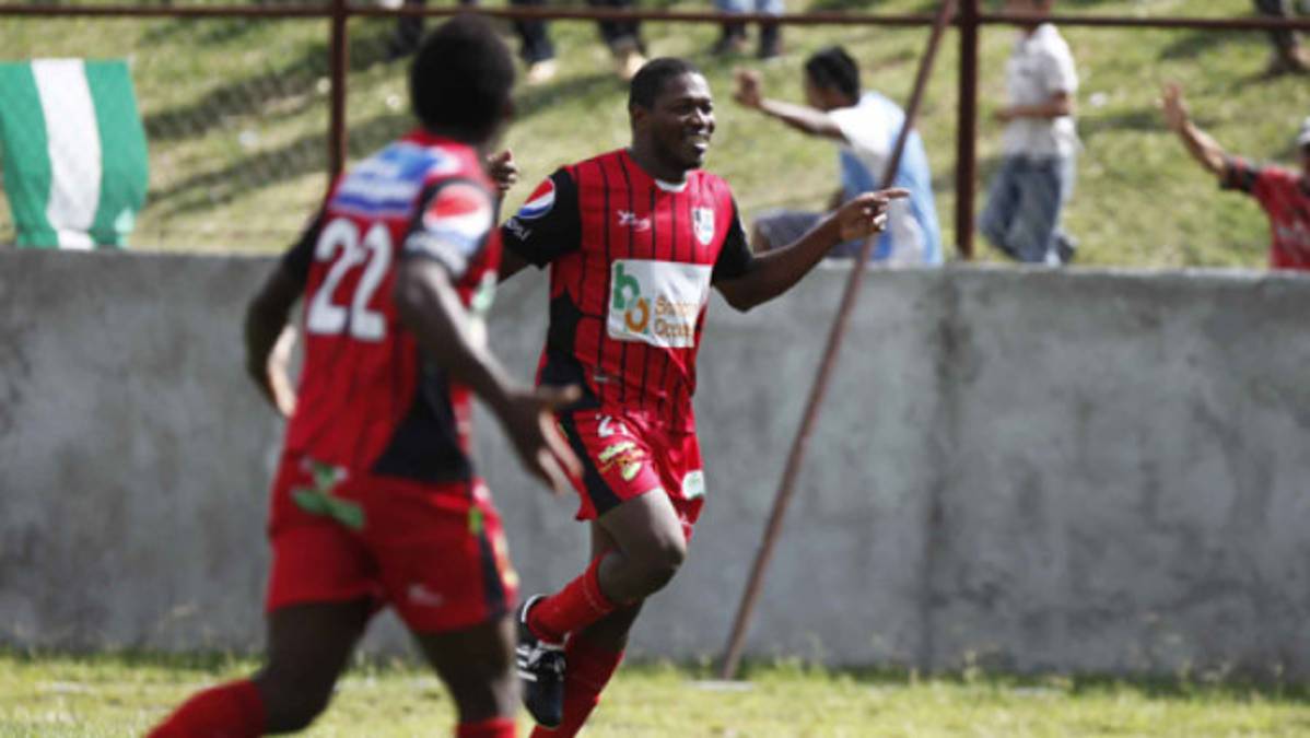 Deportes Savio golea a Platense y amenaza con el liderato