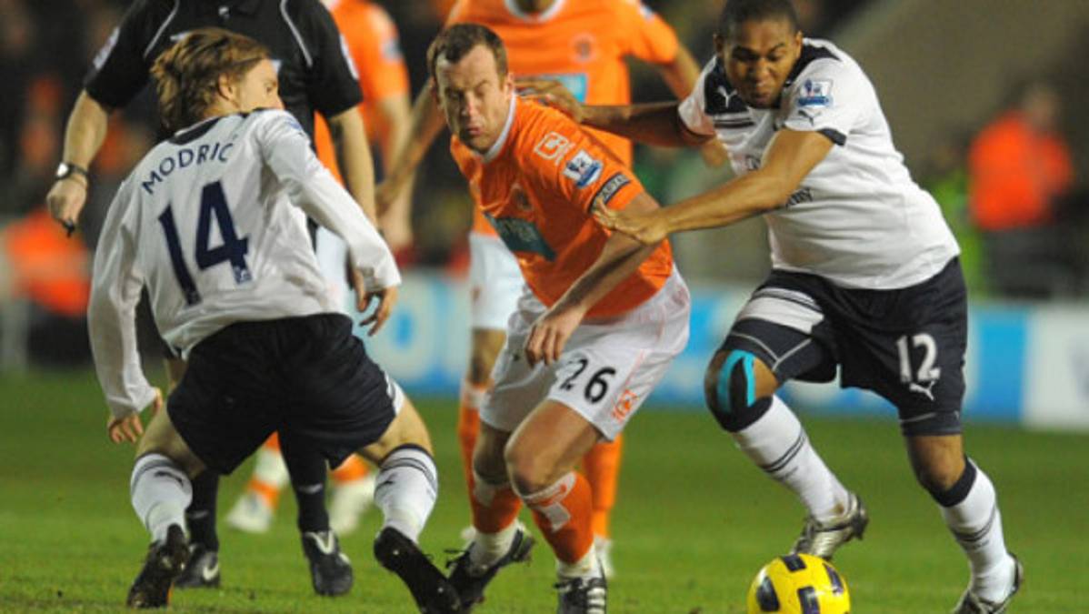 Blackpool hace tropezar al Tottenham