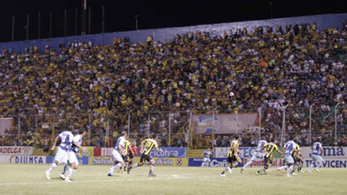 ¡Regresó el público al estadio Morazán!