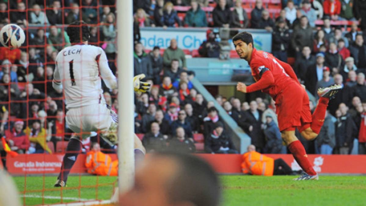 Luis Suárez salva al Liverpool y empata ante el Chelsea