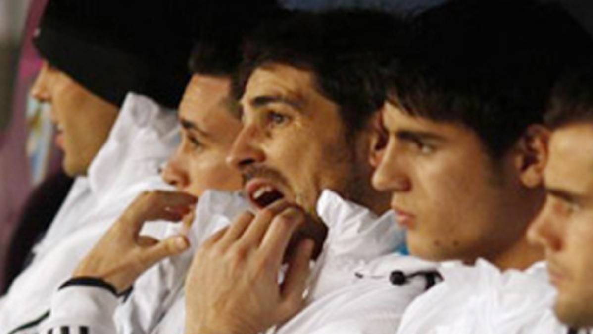 Iker Casillas es suplente en Real Madrid diez años después