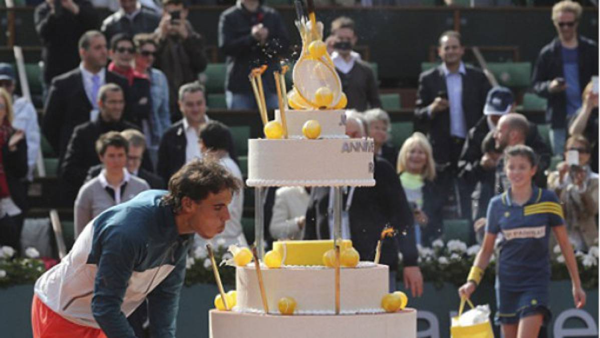 A Rafael Nadal le festejaron el cumpleaños en París