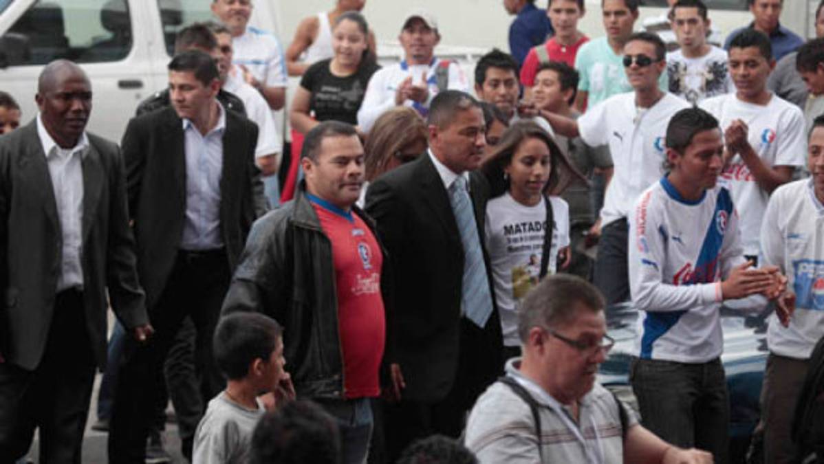 La afición le demuestra su amor a Wilmer