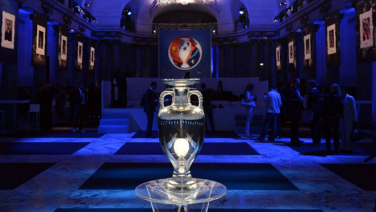 UEFA presenta logo de Eurocopa 2016