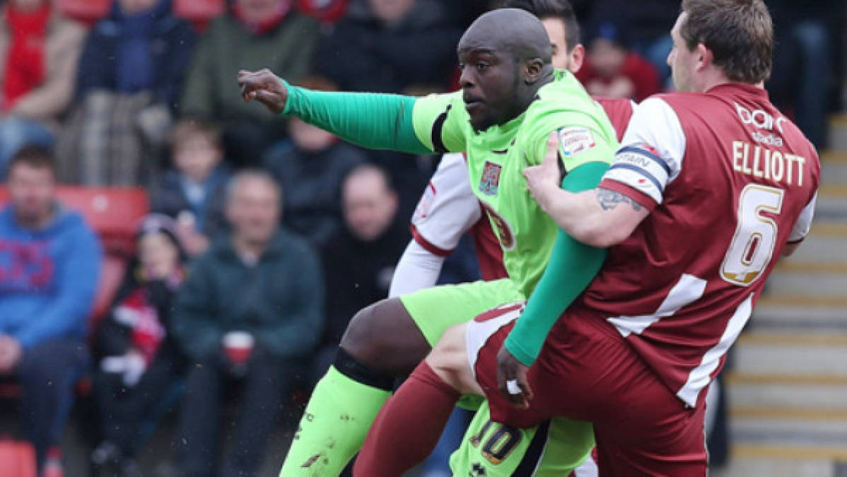 Adebayo Akinfenwa, el futbolista más grande y pesado del mundo