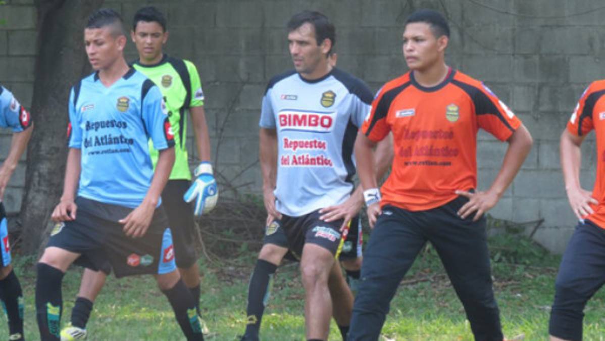 Claudio Cardozo entrena con las reservas de Real España