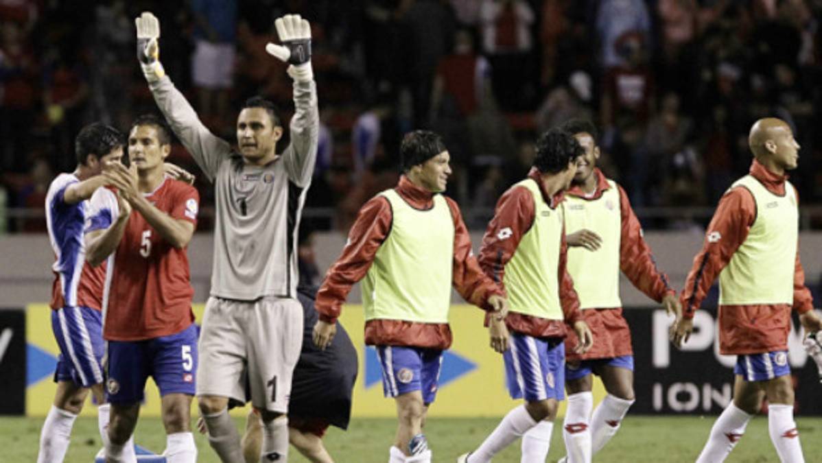 Costa Rica gana y ve Brasil 2014 más cerca