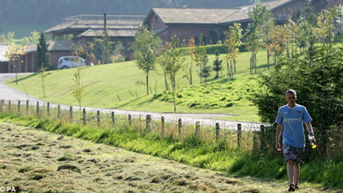 Aficionado del Manchester City fue a reclamarle a Carlos Tévez a su casa